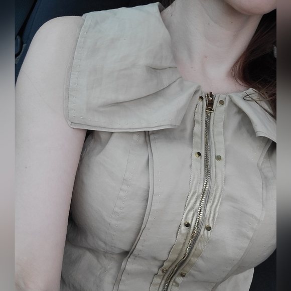 🅴 Elie Tahari Linen Khaki Sleeveless Sheath Dress, Front Gold Zipper & Studs - Picture 5 of 9